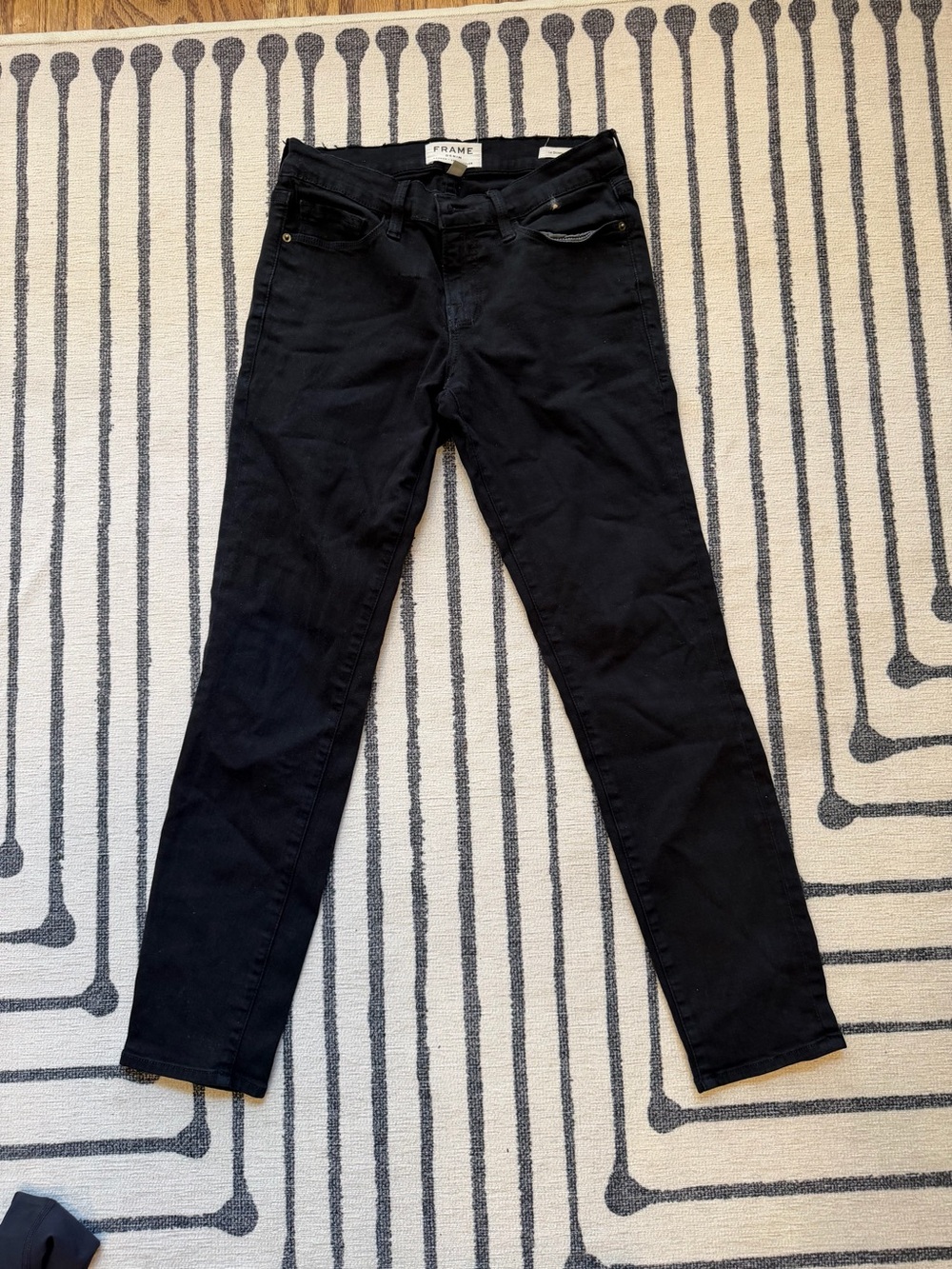 Frame Denim Black Cropped Skinny Jeans for Women